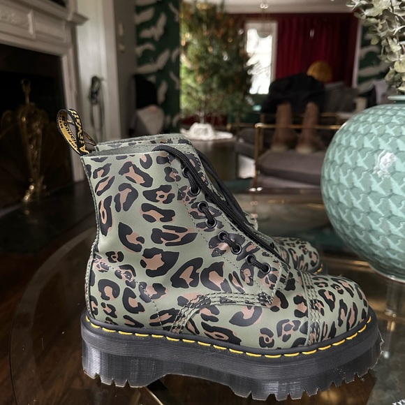 Brand new Dr. Martens Sinclair Platform Bootie / Boot - Picture 4 of 8